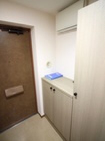 物件内観写真18　(玄関)