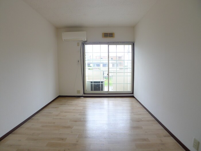 物件内観写真4　(居室)