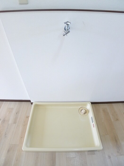 物件内観写真9　(洗濯機置場)