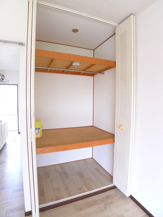 物件内観写真12　(収納)
