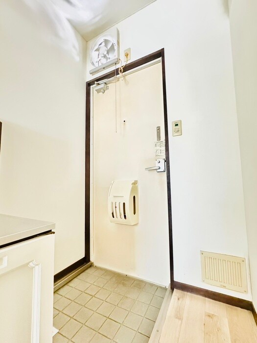 物件内観写真13　(玄関)