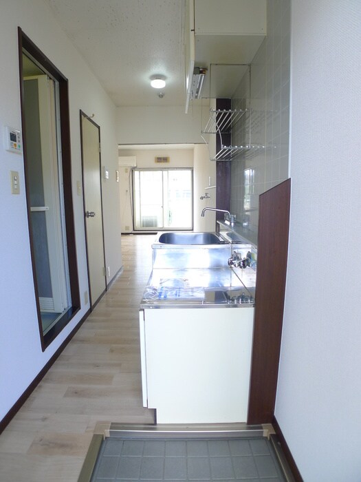 物件内観写真13　(玄関)