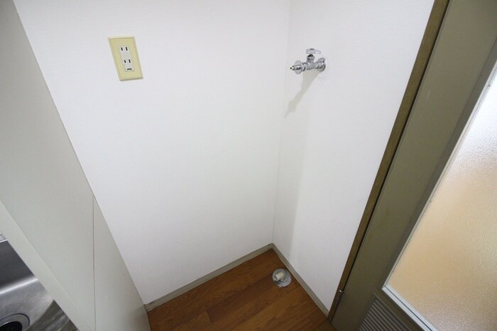 物件内観写真16　(洗濯機置場)
