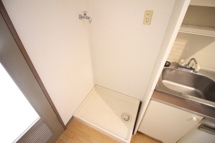 物件内観写真16　(洗濯機置場)