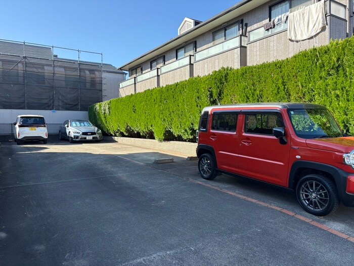 物件外観写真6　(駐車場)