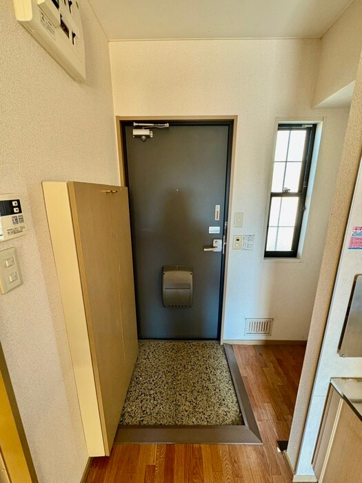 物件内観写真16　(玄関)