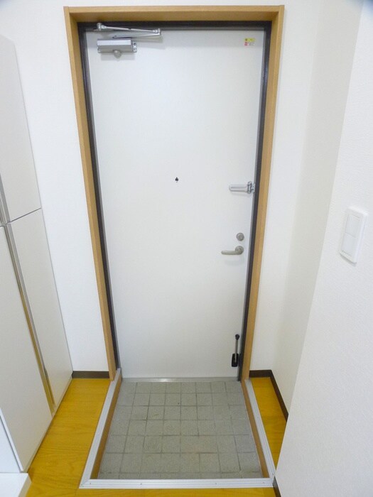 物件内観写真5　(玄関)