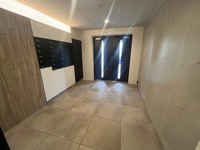 物件外観写真4　(エントランス部分)