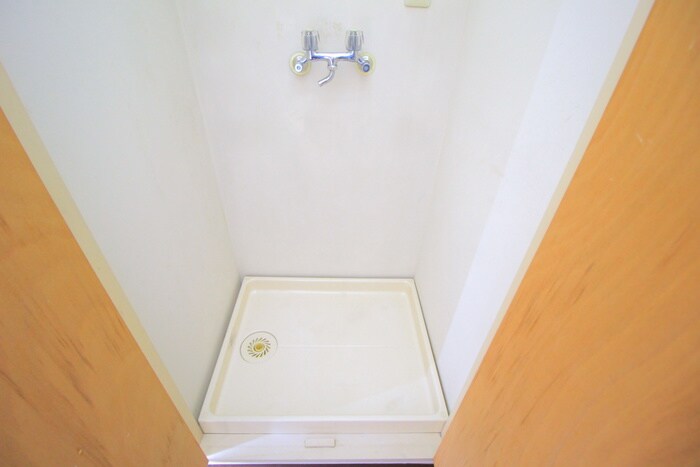 物件内観写真14　(洗濯機置場)