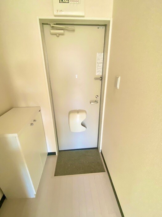 物件内観写真10　(玄関)