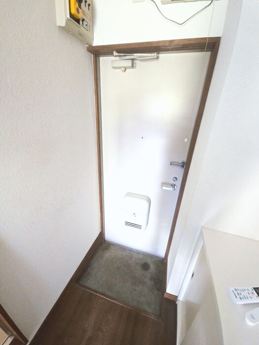 物件内観写真5　(玄関)