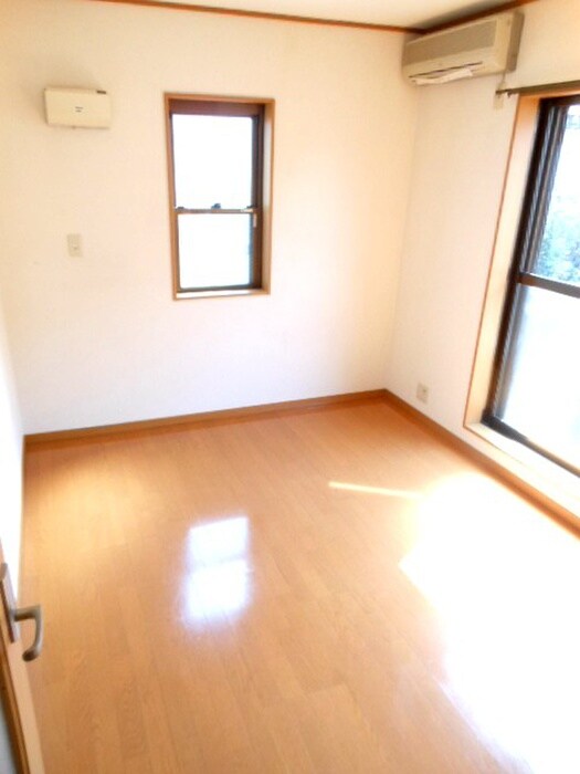 物件内観写真4　(居室)