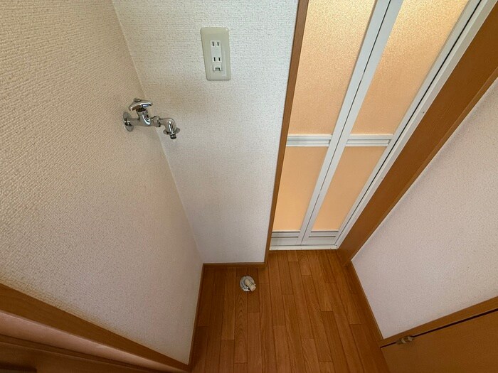 物件内観写真12　(洗濯機置場)