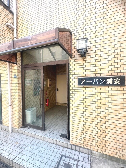 物件外観写真3　(エントランス部分)