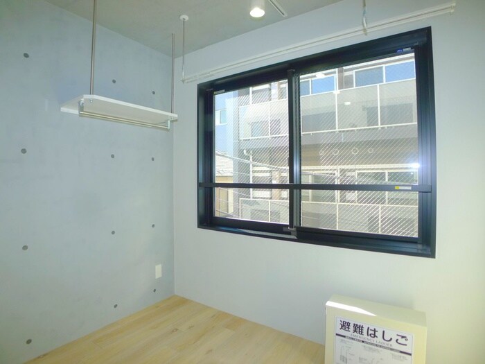 物件内観写真8　(室内からの展望)