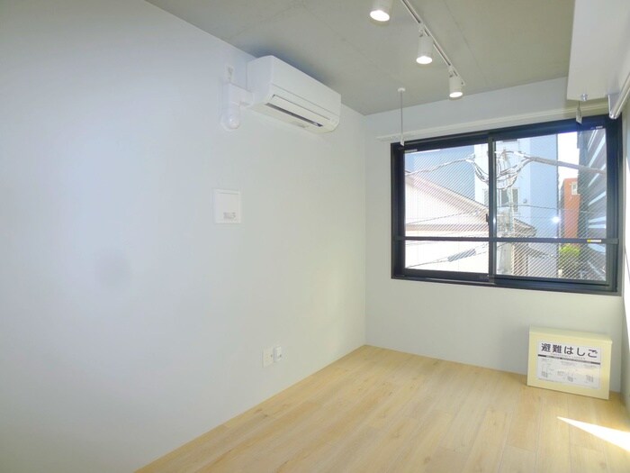 物件内観写真8　(室内からの展望)