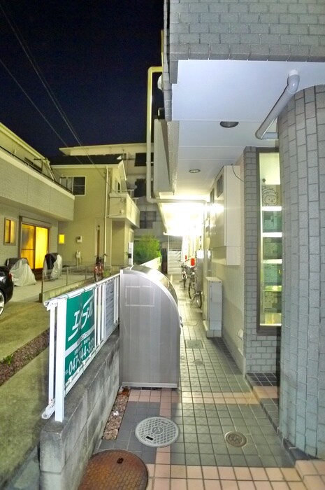 物件外観写真5　(エントランス部分)