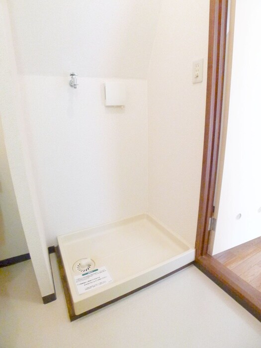 物件内観写真13　(洗濯機置場)