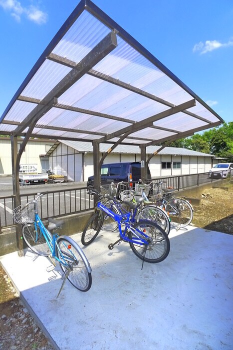 物件外観写真4　(駐輪場)