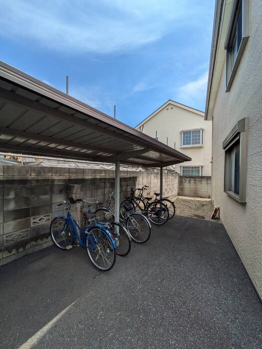 物件外観写真5　(駐輪場)
