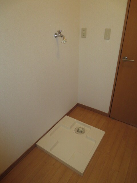 物件内観写真14　(洗濯機置場)