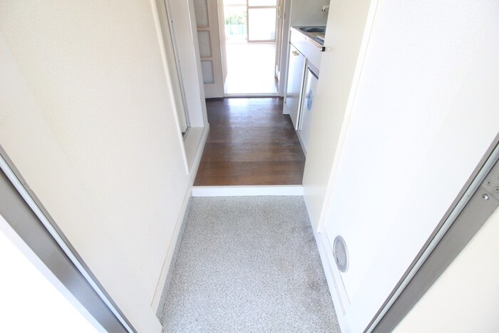 物件内観写真7　(玄関)