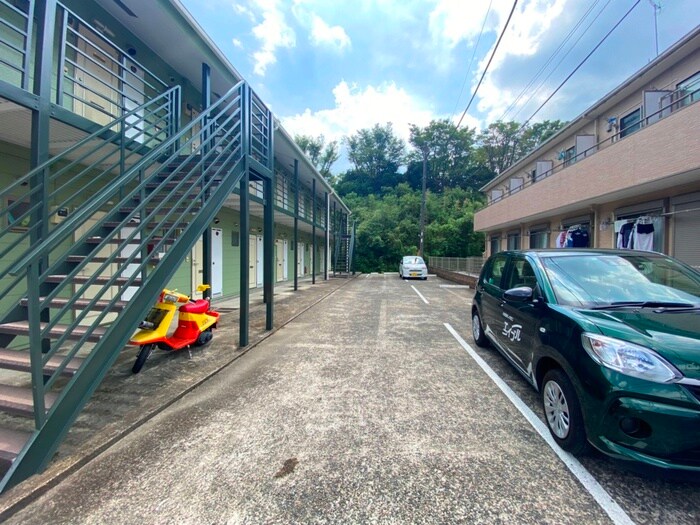 物件外観写真3　(駐車場)
