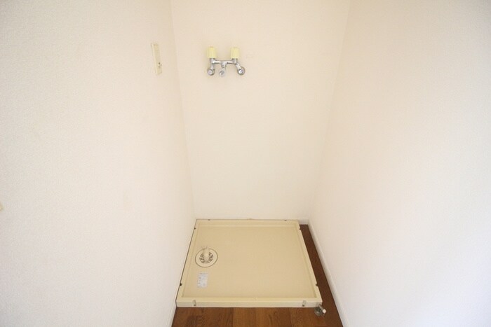 物件内観写真15　(洗濯機置場)