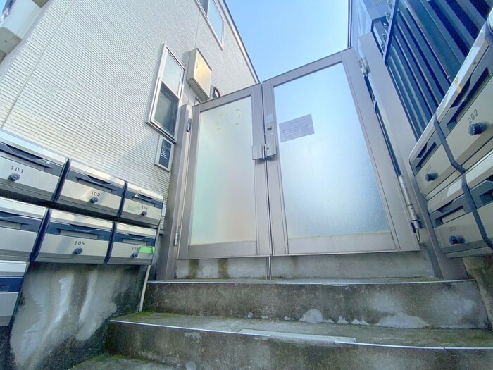 物件外観写真4　(エントランス部分)