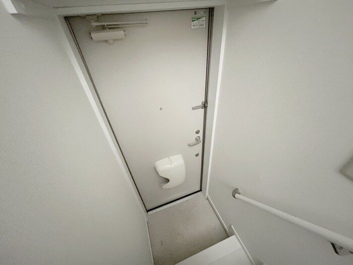 物件内観写真16　(玄関)