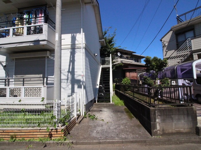 物件外観写真3　(エントランス部分)