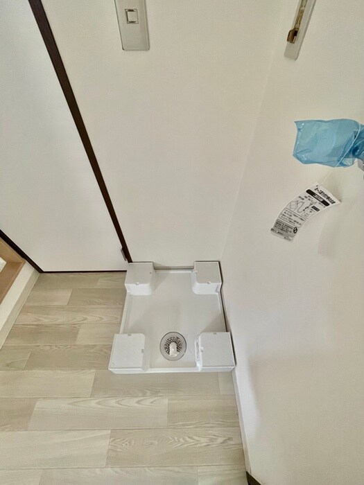 物件内観写真11　(洗濯機置場)