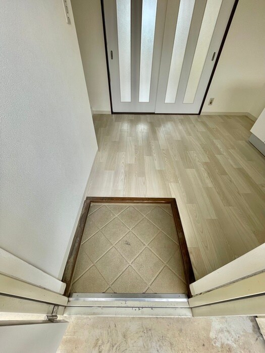 物件内観写真13　(玄関)