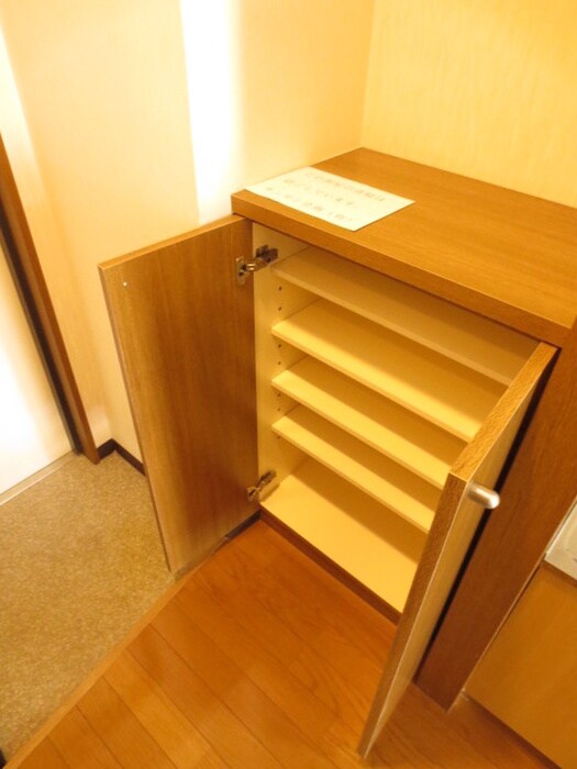 物件内観写真6　(靴箱)