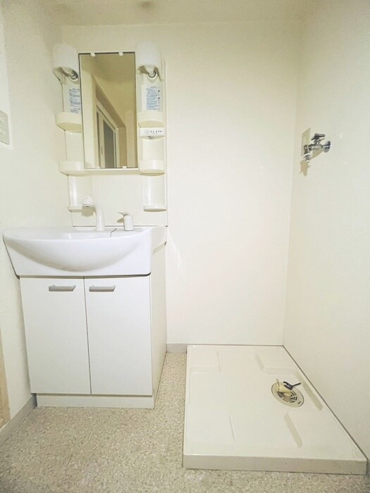 物件内観写真15　(洗濯機置場)