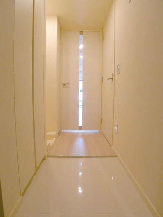 物件内観写真7　(玄関)