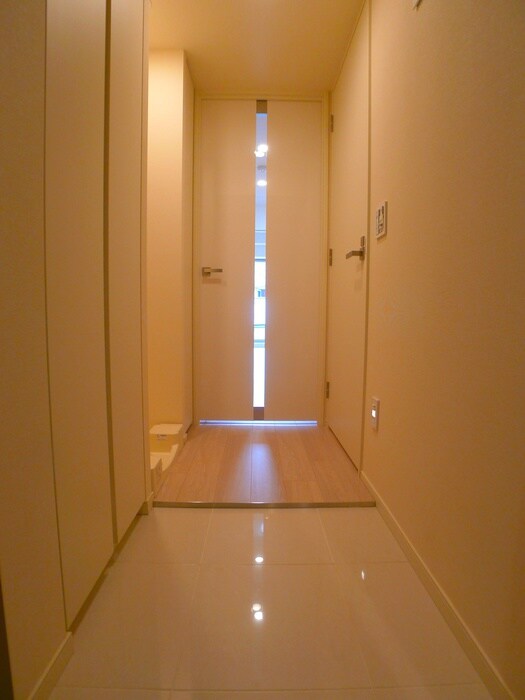 物件内観写真7　(玄関)