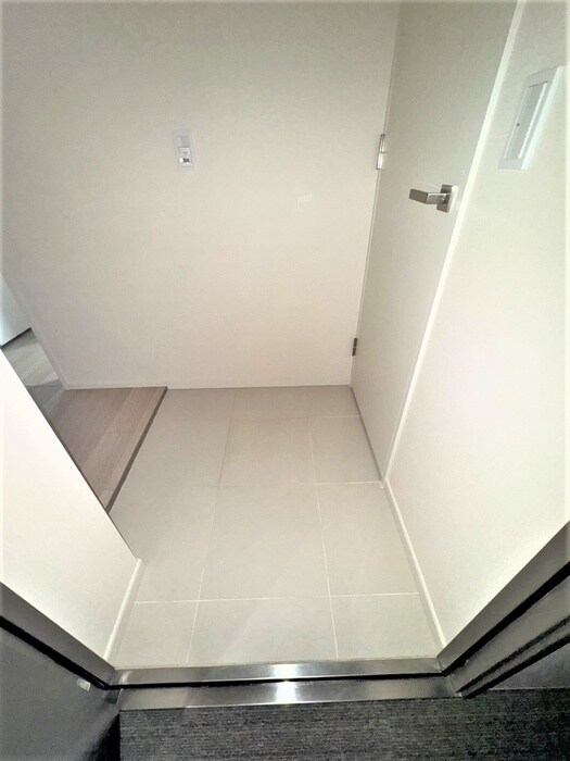 物件内観写真7　(玄関)