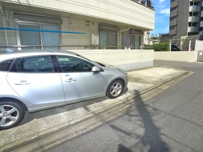 物件外観写真3　(駐車場)