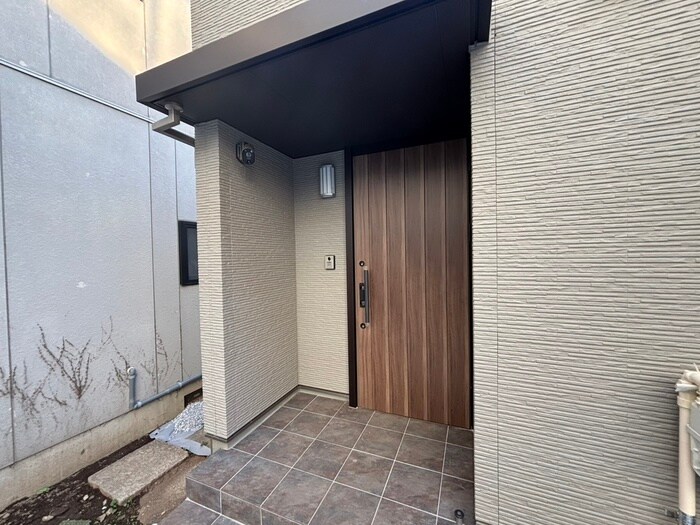 物件外観写真4　(エントランス部分)