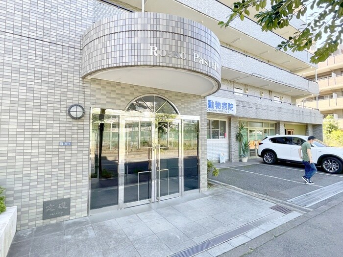 物件外観写真2　(エントランス部分)