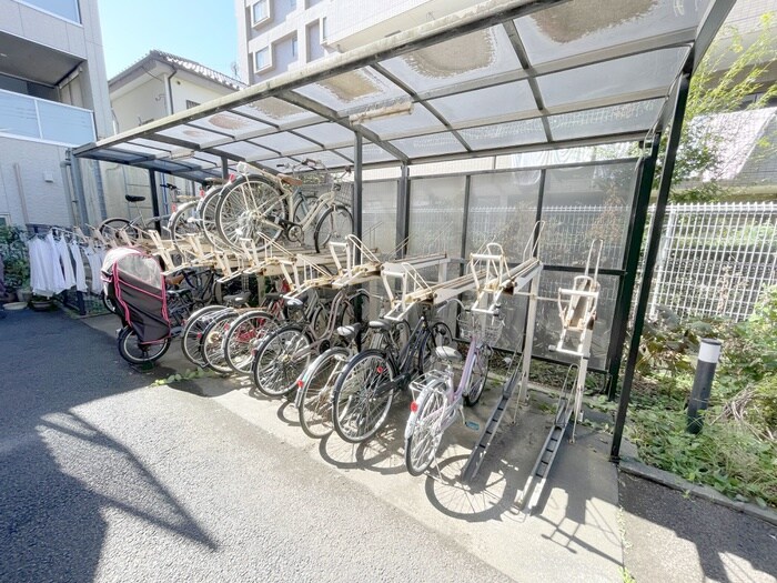 物件外観写真3　(駐輪場)