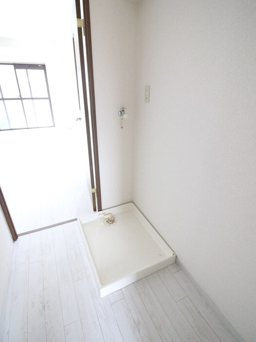 物件内観写真12　(洗濯機置場)