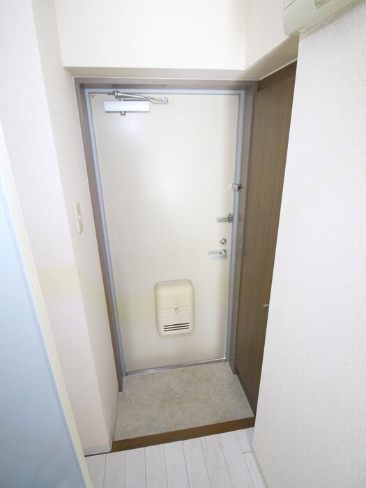 物件内観写真14　(玄関)