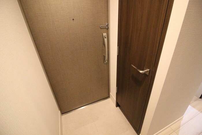 物件内観写真13　(玄関)