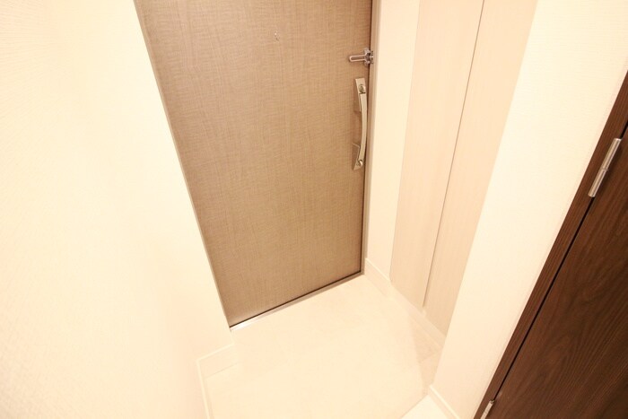 物件内観写真16　(玄関)