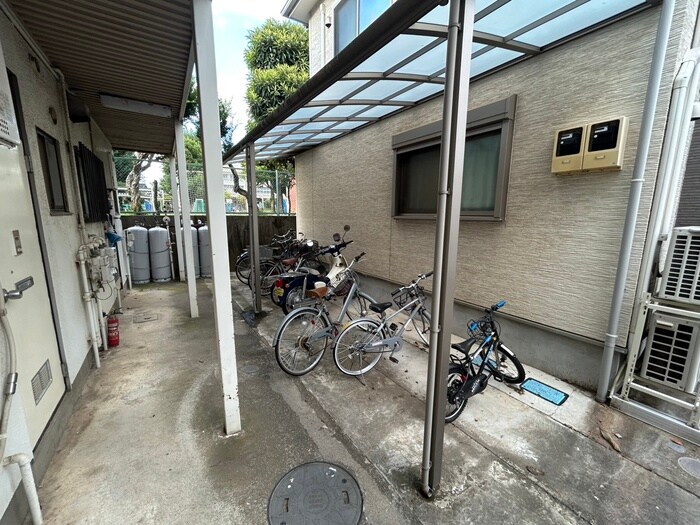 物件外観写真3　(駐輪場)