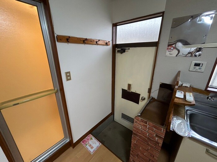 物件内観写真12　(玄関)