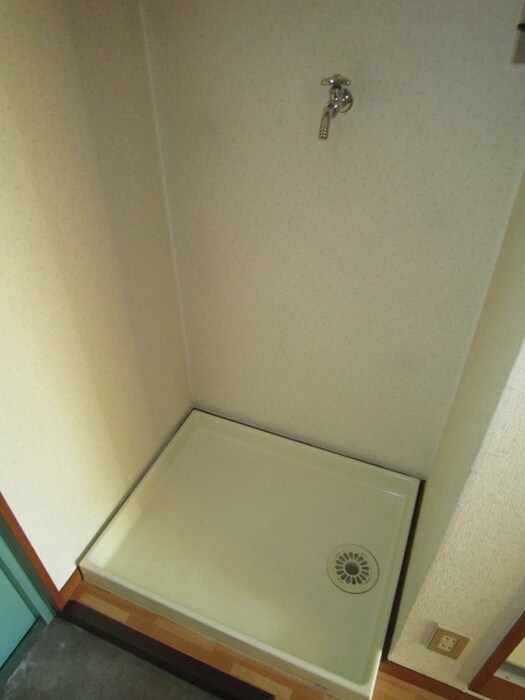 物件内観写真8　(洗濯機置場)