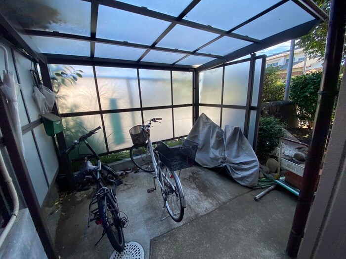 物件外観写真4　(駐輪場)